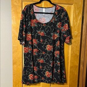 LuLaRoe Black and Red Short Sleeve Tunic